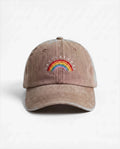 Cappellino The Rainbow kaki, vista frontale: arcobaleno ricamato, cotone lavato